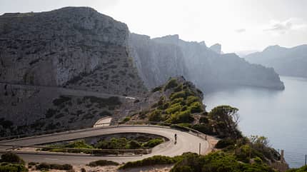 Die kurvige Straße zum Cap de Formentor auf Mallorca Die kurvige Straße zum Cap de Formentor auf Mallorca