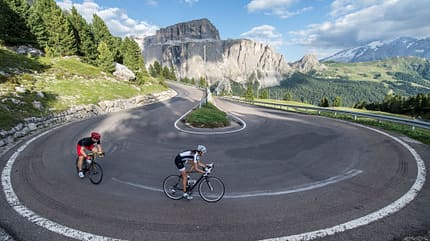 Umkreis von 360 Grad für Straßenradfahrer in den Dolomiten Umkreis von 360 Grad für Straßenradfahrer in den Dolomiten