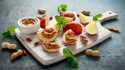 cut,chips,smith,fruit,gourmet,snack,nut,nutritious,red,apple,cre Peanut,Butter,And,Apple,To,Snack.,On,White,Wooden,Board
