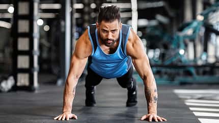 Concentrated,Muscular,Guy,Training,In,Gym,,Doing,Push,Up,Exercises,