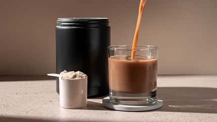 Glas mit Whey-Protein Glas mit Whey-Protein
