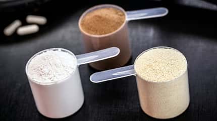 3 Messlöffel mit Proteinpulver 3 Messlöffel mit Proteinpulver
