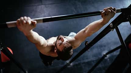 Chin-ups oder Pull-ups: Welcher Griff ist besser für dich? Chin-ups oder Pull-ups: Welcher Griff ist besser für dich?