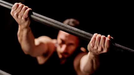 Chin-ups oder Pull-ups: Welcher Griff ist besser für dich? Chin-ups oder Pull-ups: Welcher Griff ist besser für dich?