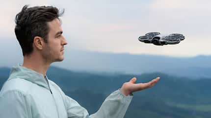 Die Mini-Drohne DJI Neo 2 ist ideal für Einsteiger und lässt sich auch über Gesten steuern Die Mini-Drohne DJI Neo 2 ist ideal für Einsteiger und lässt sich auch über Gesten steuern