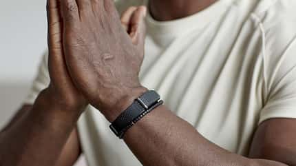 Das Hilo Band kann bis zu 25-mal am Tag den Blutdruck in medizinischer Qualität messen Das Hilo Band kann bis zu 25-mal am Tag den Blutdruck in medizinischer Qualität messen