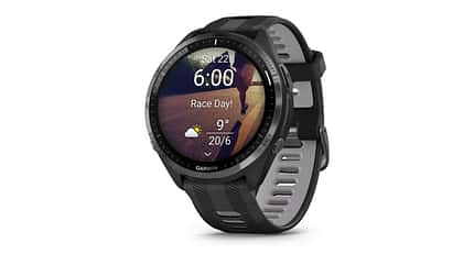 Garmin Forerunner 965 auf weißem Hintergrund Garmin Forerunner 965 auf weißem Hintergrund