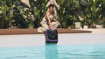 Der Beatbot Sora 70 hält den kompletten Pool sauber