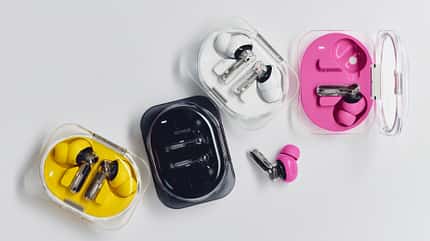 Der In-Ear-Kopfhörer Nothing Ear (3a) ist in vier stylischen Farben erhältlich: Weiß, Schwarz, Gelb und Pink
