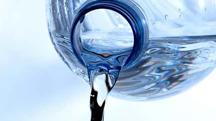 Zu den gesündesten Lebensmitteln für Männer gehört Wasser Zu den gesündesten Lebensmitteln für Männer gehört Wasser