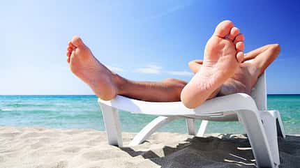 Mit Hilfe von Sonnerschein stellt der Körper Vitamin D her Mit Hilfe von Sonnerschein stellt der Körper Vitamin D her