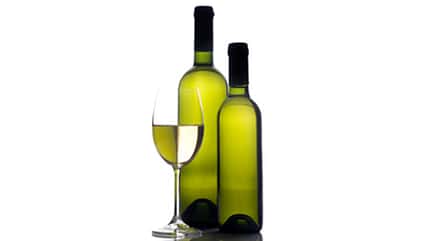 100 Milliliter Weißwein kann bis zu 0,19 Milligramm Resveratrol enthalten 100 Milliliter Weißwein kann bis zu 0,19 Milligramm Resveratrol enthalten