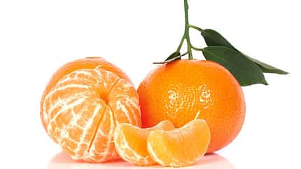 100 Gramm Mandarinen liefern nur 50 Kalorien 100 Gramm Mandarinen liefern nur 50 Kalorien