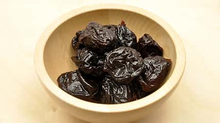 Getrocknete Pflaumen sind nützlich für eine gesunde Ernährung Getrocknete Pflaumen sind nützlich für eine gesunde Ernährung