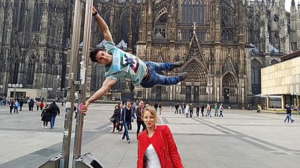 Human Flag ist eine besonders coole Workout Übung Human Flag ist eine besonders coole Workout Übung
