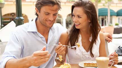 Essen Sie was Sie wollen, aber essen Sie langsam Essen Sie was Sie wollen, aber essen Sie langsam