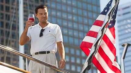 In „The Wolf Of Wall Street“ spielt Leonardo DiCaprio einen windigen Finanzhai, der sich Millionen ergaunert In „The Wolf Of Wall Street“ spielt Leonardo DiCaprio einen windigen Finanzhai, der sich Millionen ergaunert