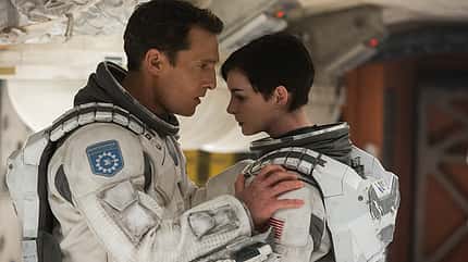 In „Interstellar“ sucht die Menschheit in den Weiten des Alls nach einem neuen Zuhause In „Interstellar“ sucht die Menschheit in den Weiten des Alls nach einem neuen Zuhause