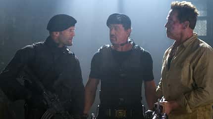 In der Fortsetzung von Sylvester Stallones Action-Kracher „The Expendables“ dürfen die Großmeister des Radaukinos noch mal richtig auf den Putz hauen In der Fortsetzung von Sylvester Stallones Action-Kracher „The Expendables“ dürfen die Großmeister des Radaukinos noch mal richtig auf den Putz hauen