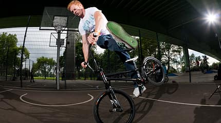 BMX Flatland: Die besten Tipps & Tricks von Profifahrer Rayk Hahne BMX Flatland: Die besten Tipps & Tricks von Profifahrer Rayk Hahne