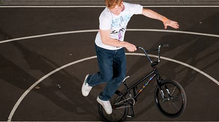 BMX Flatland: Die besten Tipps & Tricks von Profifahrer Rayk Hahne BMX Flatland: Die besten Tipps & Tricks von Profifahrer Rayk Hahne