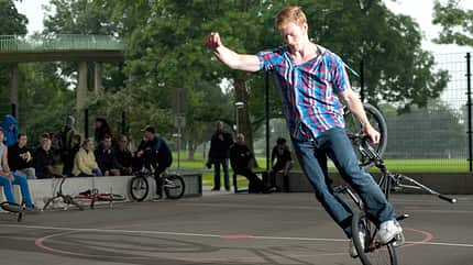 BMX Flatland: Die besten Tipps & Tricks von Profifahrer Rayk Hahne BMX Flatland: Die besten Tipps & Tricks von Profifahrer Rayk Hahne