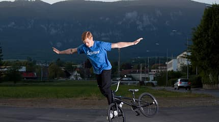 BMX Flatland: Die besten Tipps & Tricks von Profifahrer Rayk Hahne BMX Flatland: Die besten Tipps & Tricks von Profifahrer Rayk Hahne