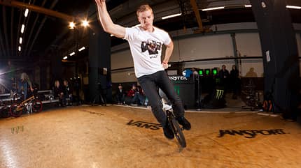 BMX Flatland: Die besten Tipps & Tricks von Profifahrer Rayk Hahne BMX Flatland: Die besten Tipps & Tricks von Profifahrer Rayk Hahne