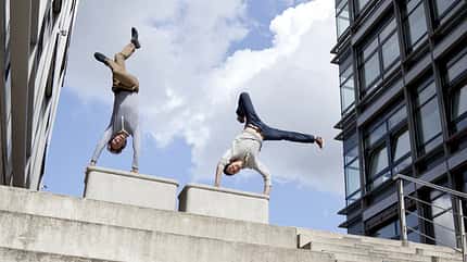 Freerunning verbindet Akrobatik mit Krafttraining Freerunning verbindet Akrobatik mit Krafttraining