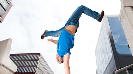 Freerunning verbindet Akrobatik mit Krafttraining Freerunning verbindet Akrobatik mit Krafttraining
