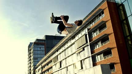 Freerunning verbindet Akrobatik mit Krafttraining Freerunning verbindet Akrobatik mit Krafttraining
