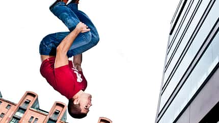 Freerunning verbindet Akrobatik mit Krafttraining Freerunning verbindet Akrobatik mit Krafttraining