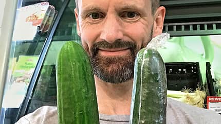 Mann im Supermarkt