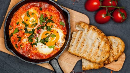 Aus rohen Eiern wird ruckzuck Shakshuka