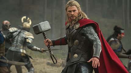 Chris Hemsworth schwingt als Donnergott erneut den Hammer Chris Hemsworth schwingt als Donnergott erneut den Hammer