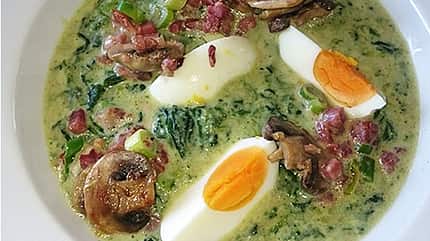Low Carb: Spinatsuppe mit Bacon und Ei Low Carb: Spinatsuppe mit Bacon und Ei