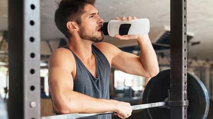 Nur wer richtig trinkt, bleibt beim Sport auch leistungsfähig