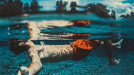 UV-Strahlen durchdringen sogar die Wasseroberfläche UV-Strahlen durchdringen sogar die Wasseroberfläche