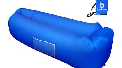 Blaues Sofa aus Plastik Blaues Sofa aus Plastik