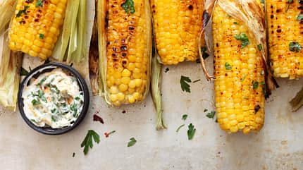 Maiskolben zu grillen ist super einfach und super lecker