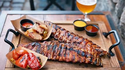 So gelingen Spareribs im Smoker So gelingen Spareribs im Smoker