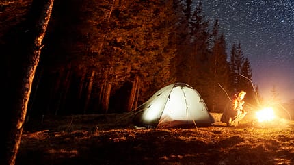 Wild zu campen ist in Deutschland verboten. In vielen Regionen werden allerdings immer mehr Zeltplätze an Trekking-Routen eingerichtet. Wild zu campen ist in Deutschland verboten. In vielen Regionen werden allerdings immer mehr Zeltplätze an Trekking-Routen eingerichtet.