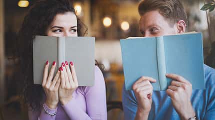 Der heiße Flirt in der Bibliothek Der heiße Flirt in der Bibliothek