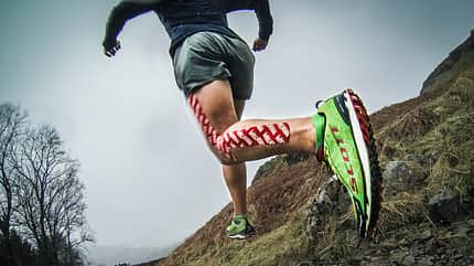 Mit Tape läuft es sich trotz Verletzung oder Zerrung länger.