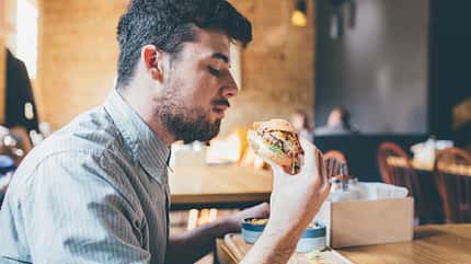 Emotional Eating: Frust, Langeweile oder echter Hunger?