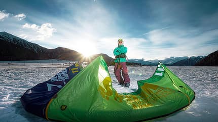 Unser Experte: Der Student Marian Hund ist seit 2009 Deutscher Snowkite-Meister Unser Experte: Der Student Marian Hund ist seit 2009 Deutscher Snowkite-Meister