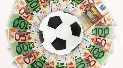 Ein paar Stunden in der Woche kümmern Sie sich um die Finanzen Ihrer Kickerfreunde Ein paar Stunden in der Woche kümmern Sie sich um die Finanzen Ihrer Kickerfreunde
