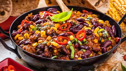 Chili con carne ist sehr lecker, kann aber Blähungen auslösen Chili con carne ist sehr lecker, kann aber Blähungen auslösen