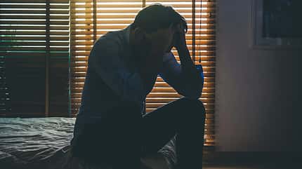 Überlastung, Bore-Out, Mobbing, mangelnde Anerkennung – es gibt viele Gründe, warum man es morgens nicht mehr schafft motiviert aufzustehen Überlastung, Bore-Out, Mobbing, mangelnde Anerkennung – es gibt viele Gründe, warum man es morgens nicht mehr schafft motiviert aufzustehen