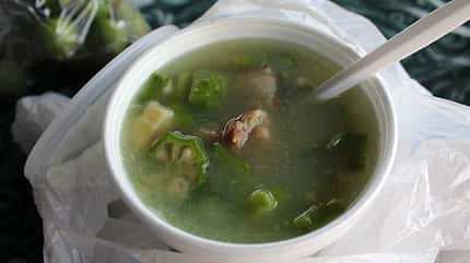 Schleimige Angelegenheit: Suppe aus Okraschoten